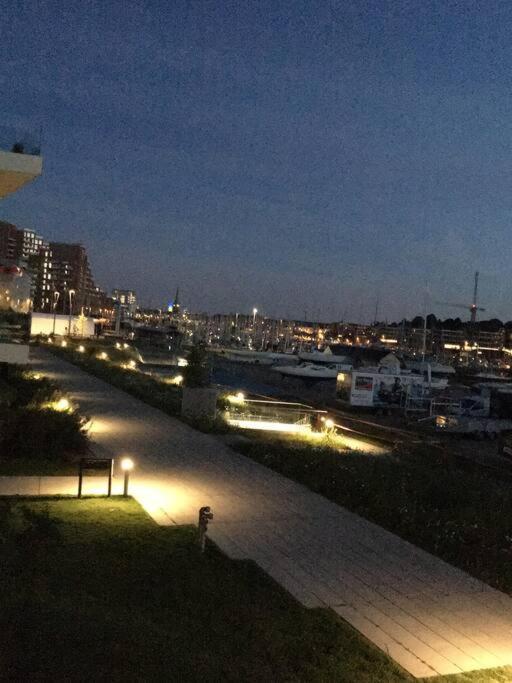 Bo Med Stil Og Udsigt Til Aarhus Lystbadehavn Διαμέρισμα Εξωτερικό φωτογραφία