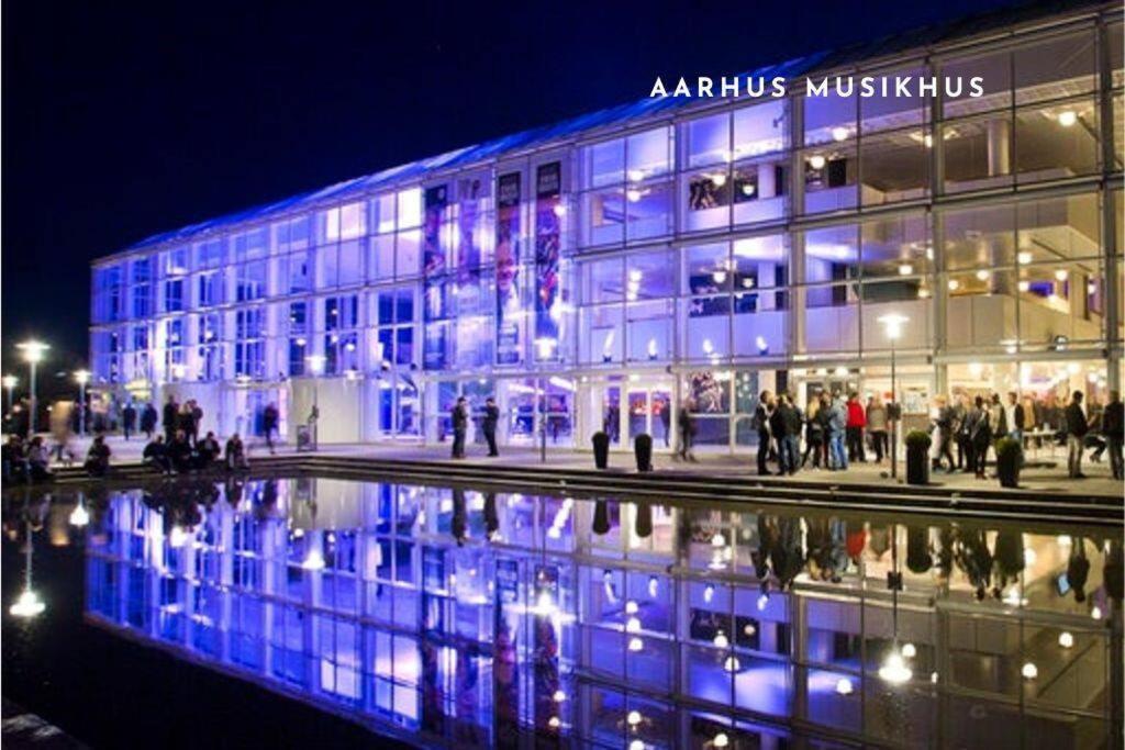 Bo Med Stil Og Udsigt Til Aarhus Lystbadehavn Διαμέρισμα Εξωτερικό φωτογραφία